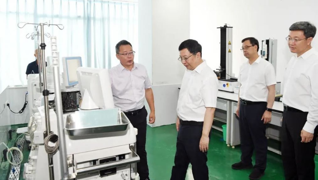 重庆市委副书记、市长胡衡华莅临ag公司公司调研